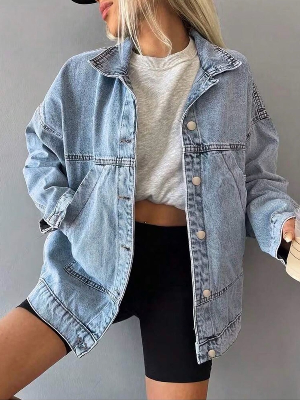NEW Women’s Oversized Light Wash Denim Jacket Size Large